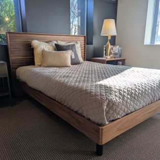 Cross Linq Queen Platform Bed